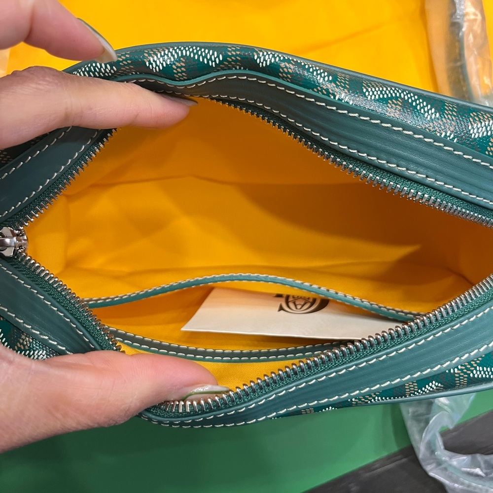 NEW 💚 Goyard SAC CAP-VERT PM Unisex Green Crossbody - Authentic *FULL SET* - Picture 6 of 16